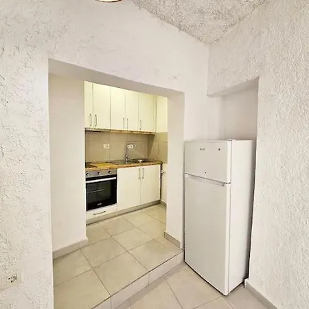 El Sunset Apartment *